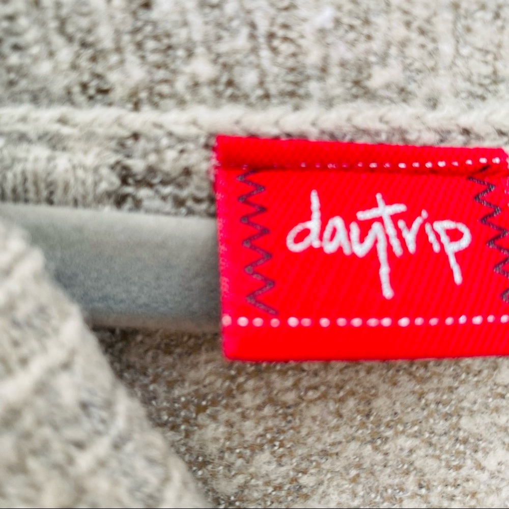 Daytrip grey long sleeve zipper back pullover sweater - Picture 6 of 8